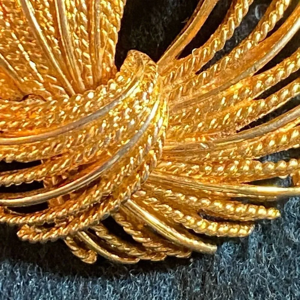 Vintage Monet Spray Starburst Gold Pin Brooch